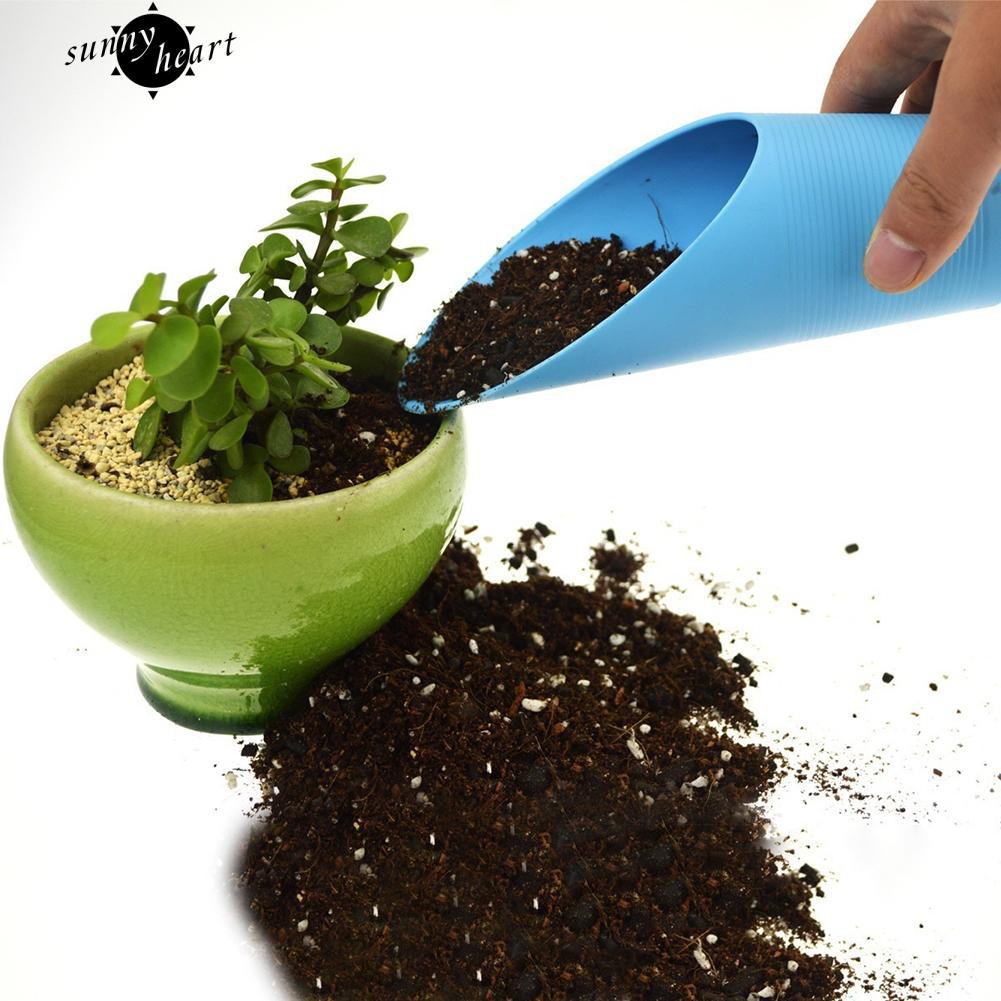 Muỗng nhựa xúc đất cho chậu cây