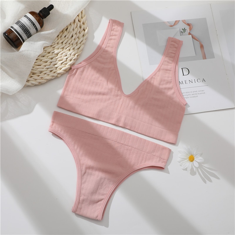 Set đồ lót CUTEBYTE áo ngực không đường may và quần lót lọt khe quyến rũ dành cho nữ