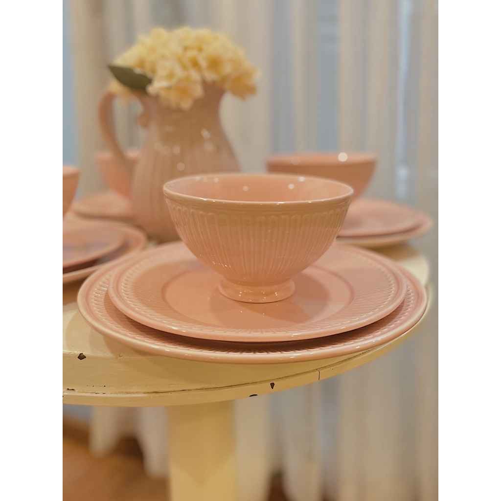 Set gốm gồm dĩa và tô hồng