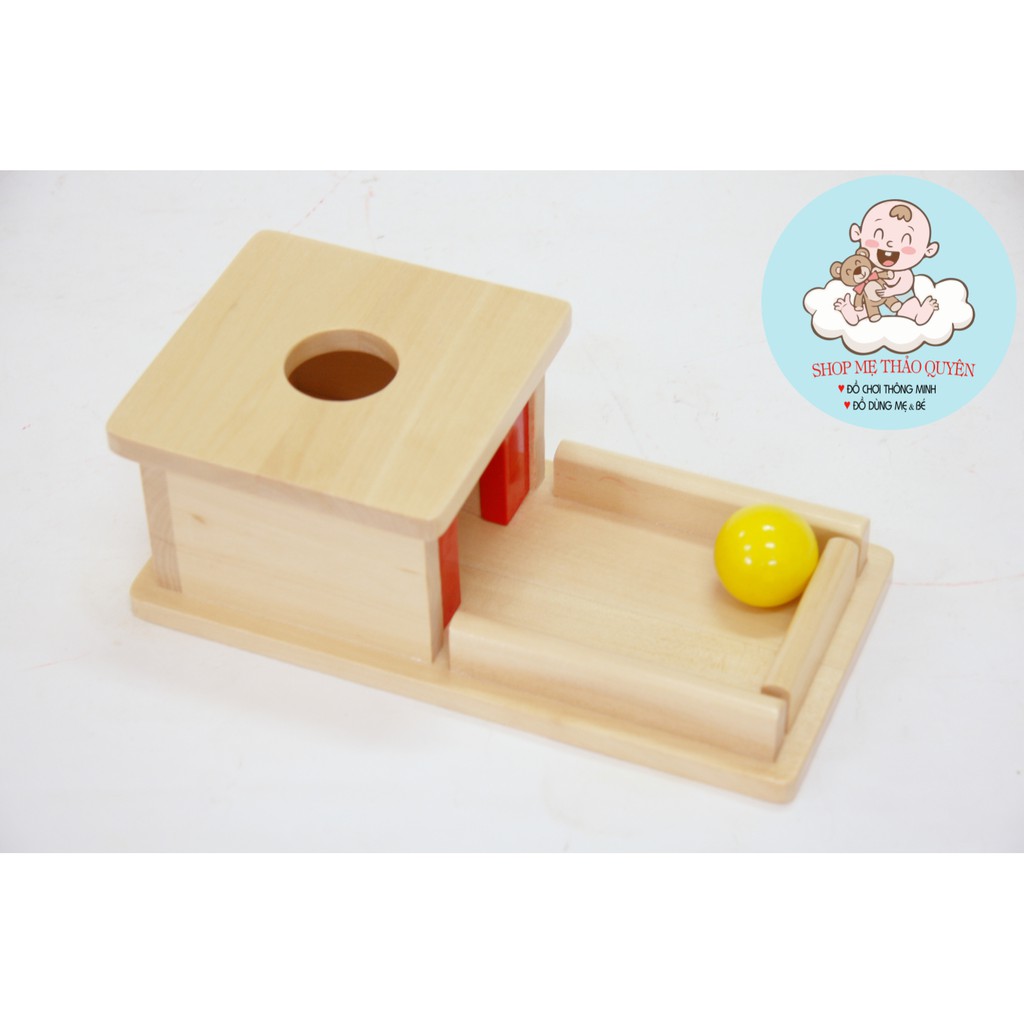 Trò chơi thả bóng vào lỗ trên khay gỗ (>6 tháng)