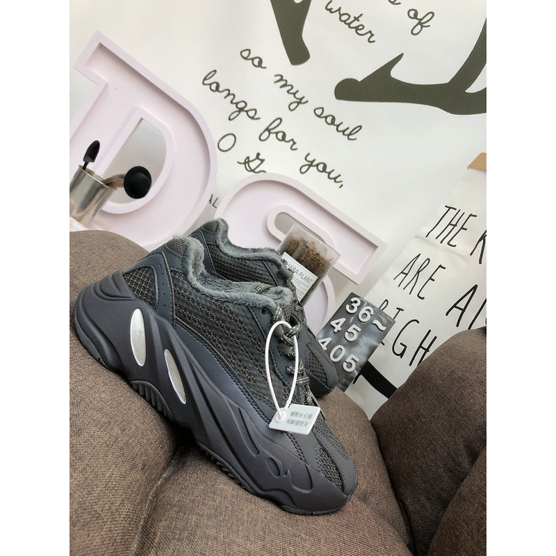 Giày Thể Thao Adidas Yeezy 700v2 1070033