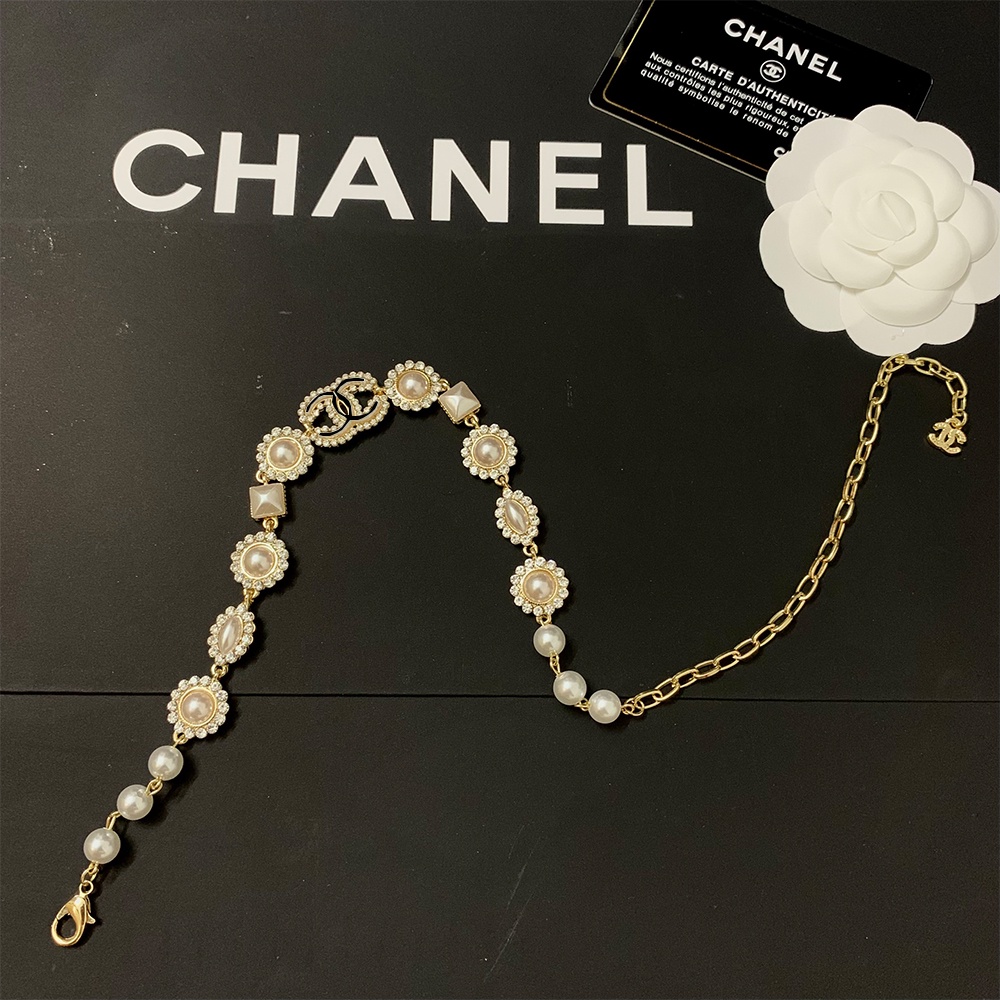 Vòng cổ chocker thương hiệu CC titan mạ vàng ngọc trai nhân tạo kết hoa ôm sát cổ VCH29