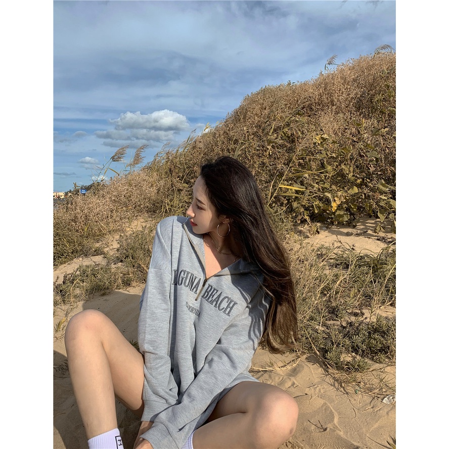 Áo nỉ tay dài cổ polo in họa tiết chữ phối khóa kéo phong cách retro Hàn Quốc cho nữ | BigBuy360 - bigbuy360.vn