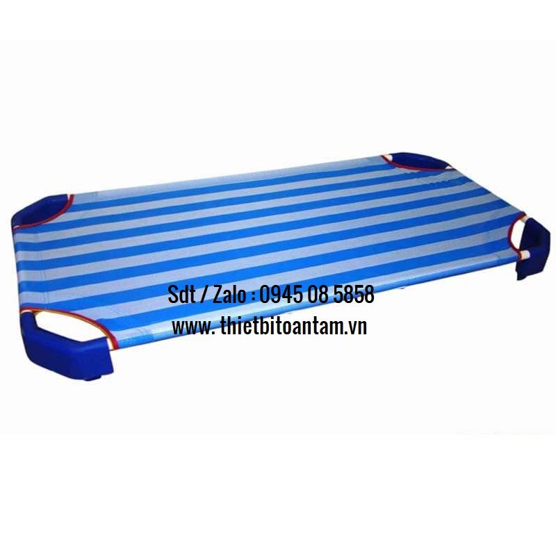 Giường lưới cho bé có bề mặt bằng sợi lưới phủ PVC có lỗ thông thoáng