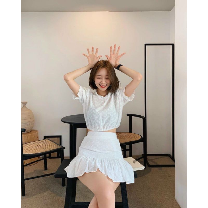 Set xô trắng đục lỗ áo tay phồng + chân váy xòe