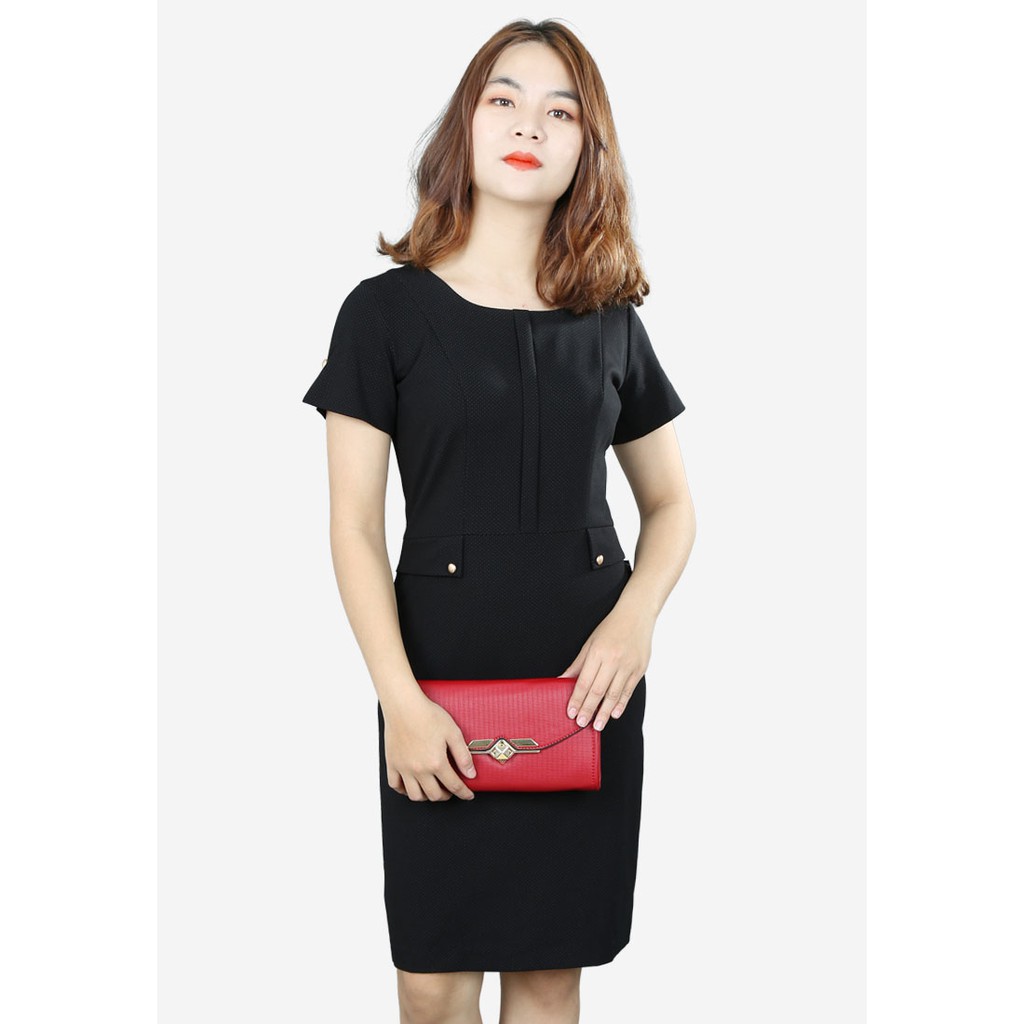 Đầm cộc tay 1 lớp u mì nền tím than chấm bi xanh dáng ôm súp ngực nắp túi giả khuy trang trí The One Fashion DDC2303CHTT