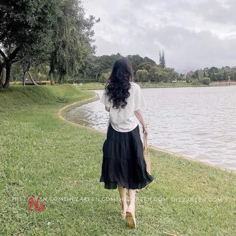 Set áo thun trắng rút dây hông + chân váy đen xoè qua gối đẹp dịu dàng