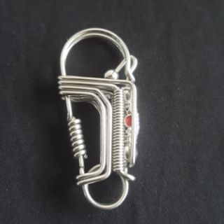 Móc khóa uốn thủ công