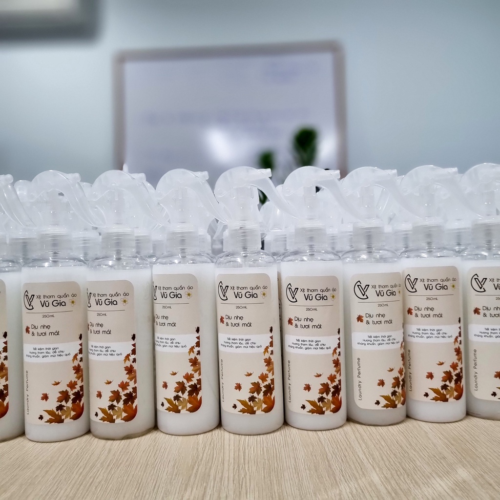Chai xịt thơm quần áo Vũ Gia | Xịt 1 lần thơm cả ngày giúp tiết kiệm thời gian và chi phí xả quần áo