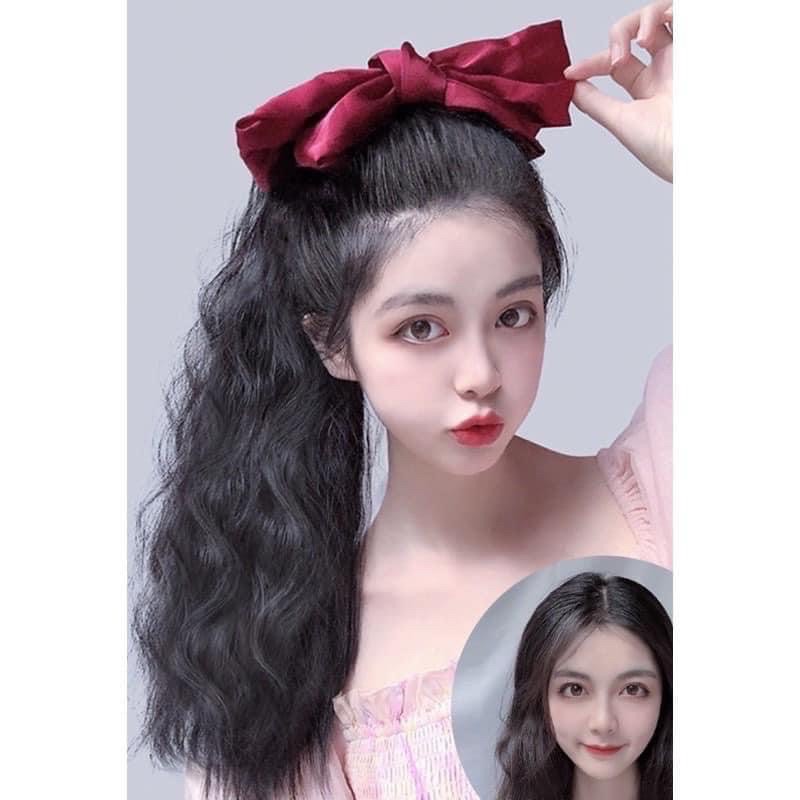 Tóc cột nơ đỏ tiểu thư