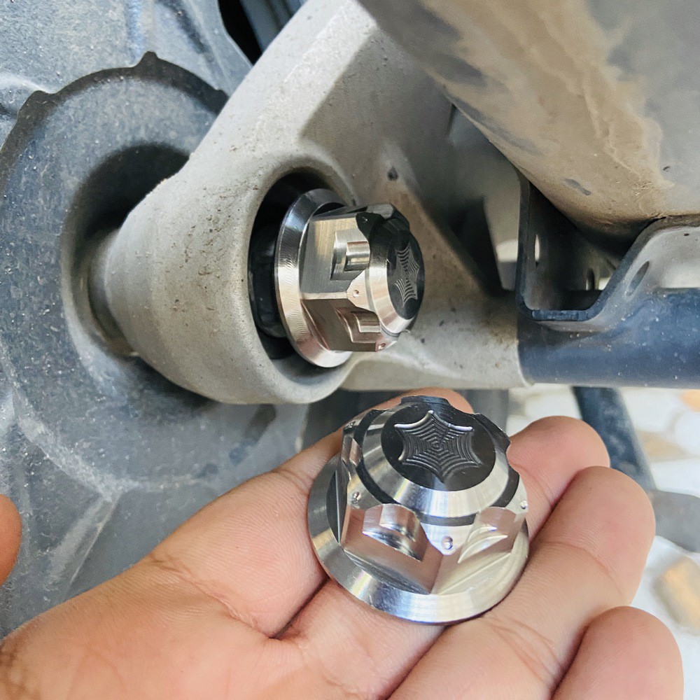 Tán sau gắn cốt đùm sau xe VARIO, tán SALAYA inox 304 không gĩ trang trí xe máy