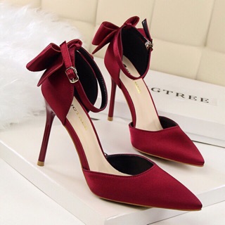 Giày cao gót đính nơ hậu sang trọng