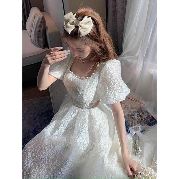 ĐẦM GẤM XỐP TAY PHỒNG CỔ VUÔNG REN TRẮNG