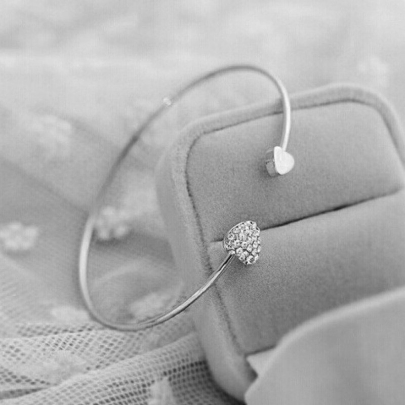 Vòng tay hình trái tim đính đá dễ thương sang trọng