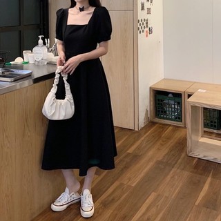 Đầm cổ vuông dáng xoè