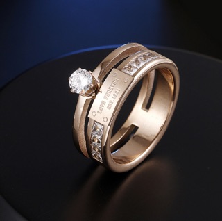 Nhẫn titan nữ đính đá sang chảnh