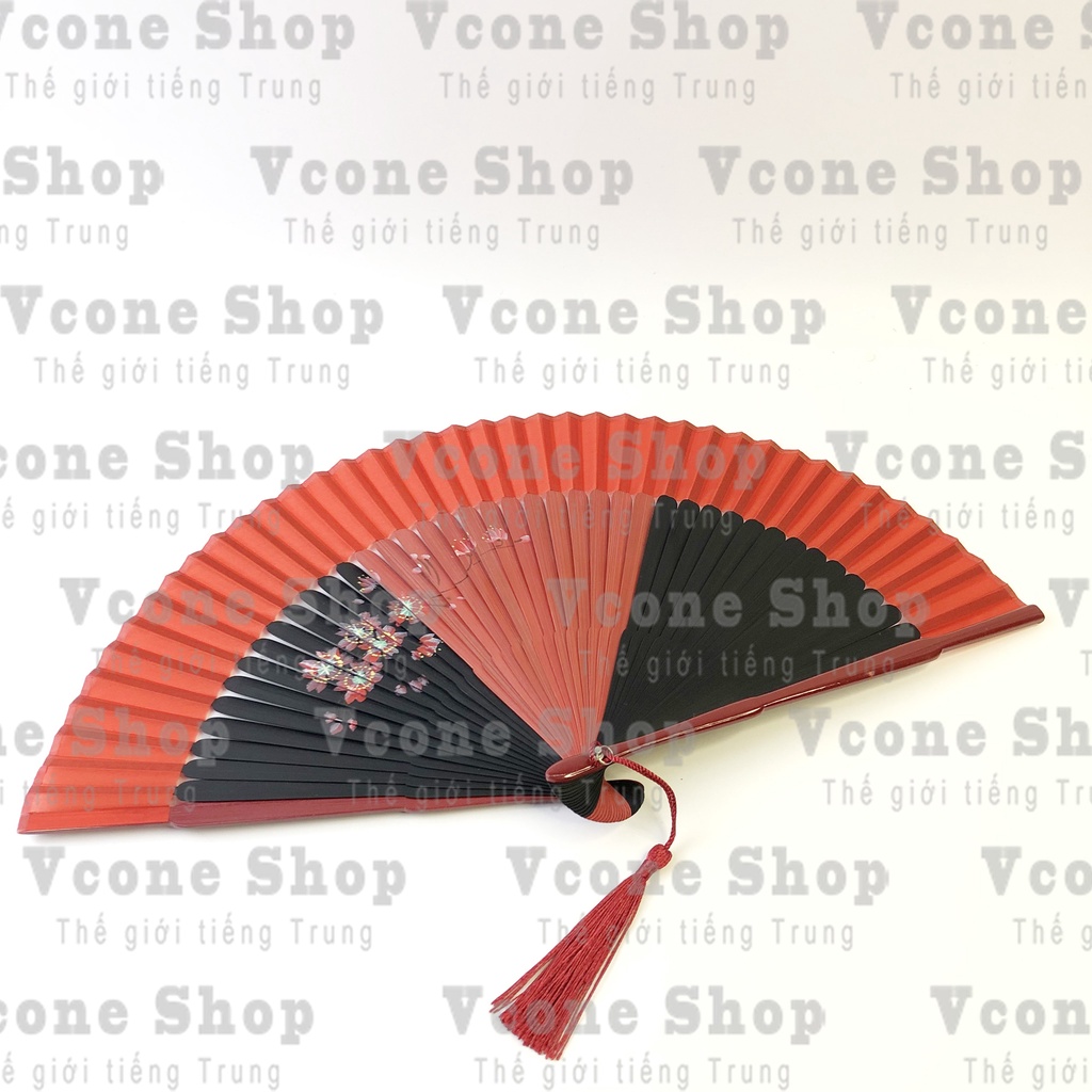 (200k) Quạt cổ trang mai đỏ tam giác nan trúc cầm tay gập gọn gắn dây tuyến