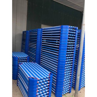 Giường lưới trẻ em mầm non - Sọc xanh dương loại 1 có 1 thanh chắn inox