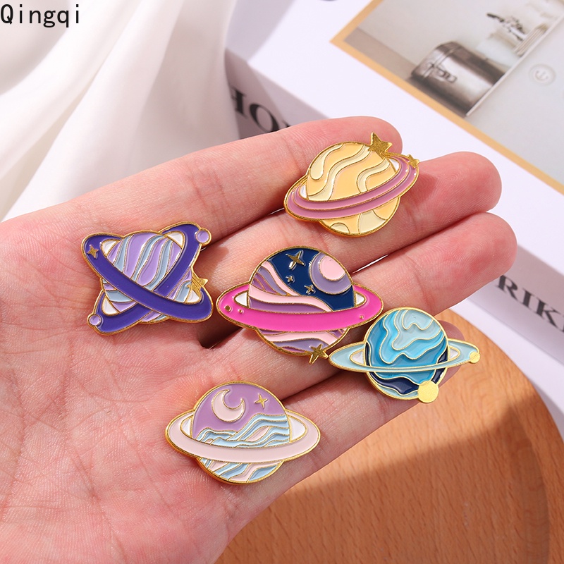 Ghim cài áo MISS ZOE hình hành tinh vũ trụ kiểu dáng dễ thương