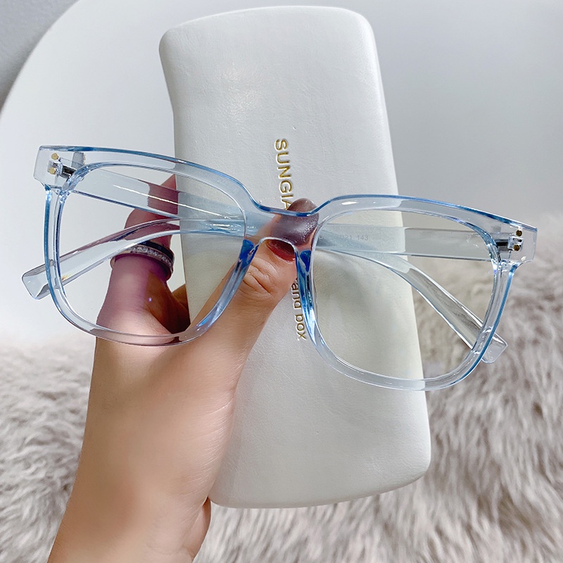 Kính mắt chống ánh sáng xanh sử dụng tiện lợi khi ngồi máy tính lâu thời trang