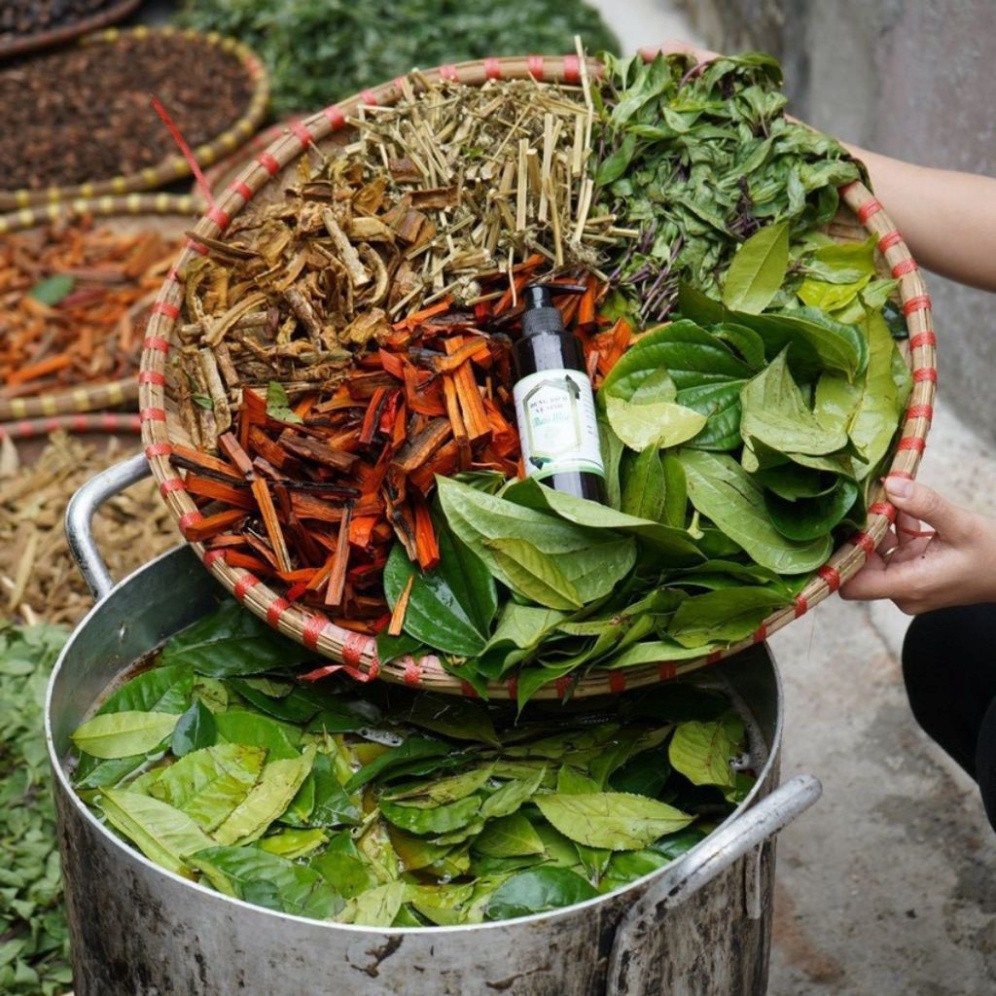 Dung Dịch Vệ Sinh Thảo Mộc Handmade ( Làm Sạch, Khử Khuẩn, Làm Hồng Vùng Kín) 100ml