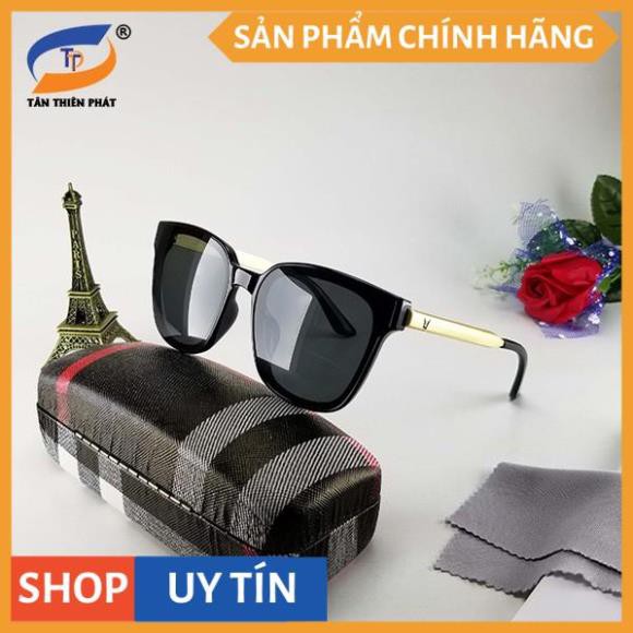 Mắt kính nữ/nam (unisex) màu đen râm mát chống nắng, tia UV 6035. Kính mát gọng kim loại chữ V màu vàng, không gỉ, ôm mặ