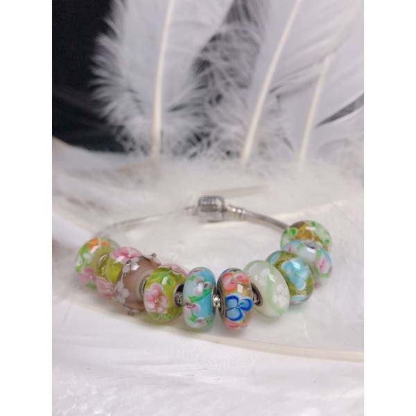 Charm thủy tinh hoa, thủy tinh màu xỏ vòng.