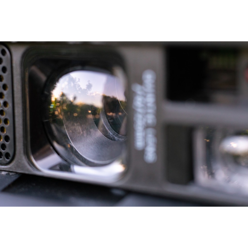 Máy ảnh cổ trong phim Châu Tinh Trì Polaroid Spectra