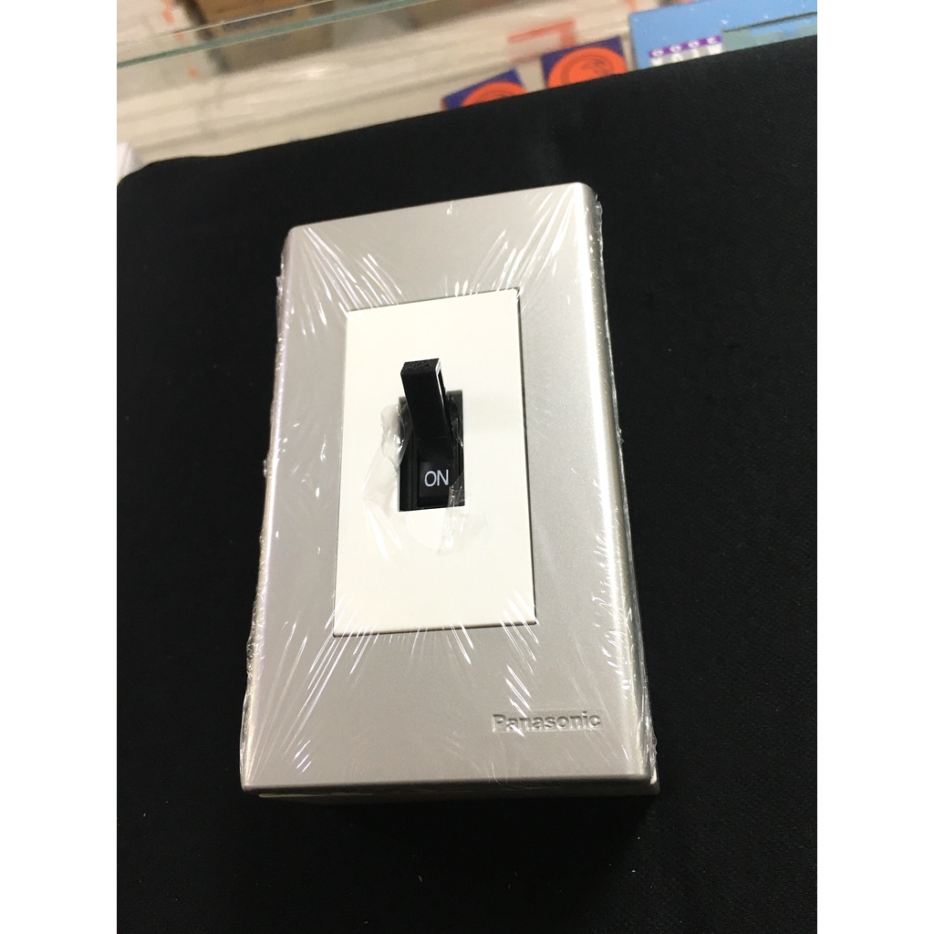 Công tắc, ổ cắm, mặt CB tép, mặt 2,3,6 màu bạc ánh kim Panasonic Thailand Wide Series