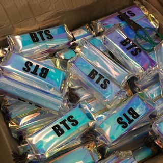 Hộp bút hologram BTS