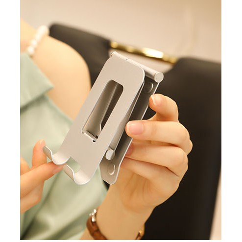 Giá đỡ điện thoại, máy tính bảng kim loại