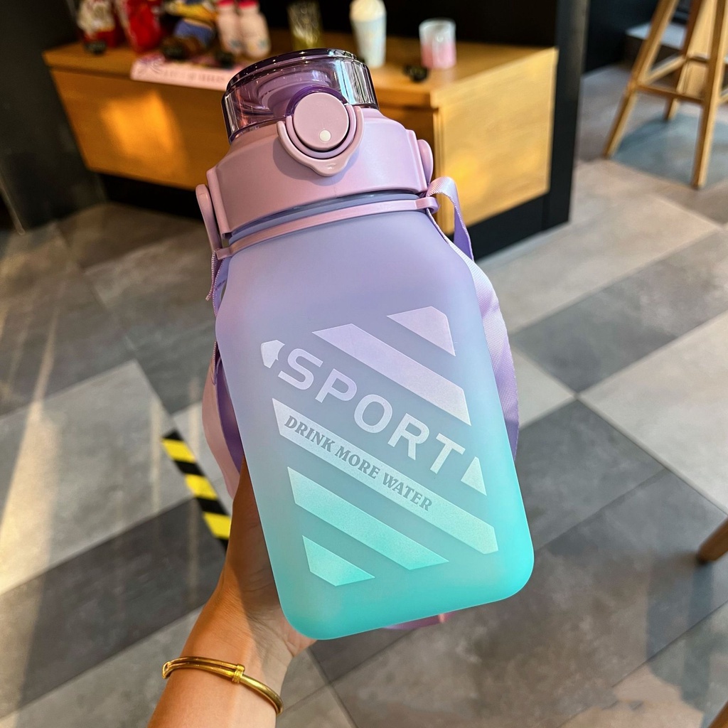 [ Tặng kèm sticker] Bình đựng nước 1,5L Sport Nhiều Màu Siêu Dễ Thương Tặng Kèm Dây Và Quai Xách - Cốc Cố