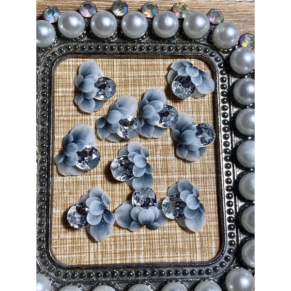 Hoa Bột -Hoa Cúc Ôm Đá - Giá 1 Bông