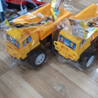 Xe ôtô  chở đất , cát cho bé
