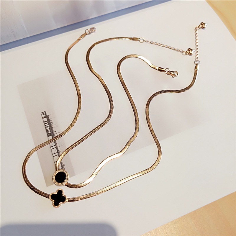 Dây Chuyền Thép Titan Mạ Vàng Hồng 18K Mặt Hình Cỏ Bốn Lá Màu Đen Thời Trang