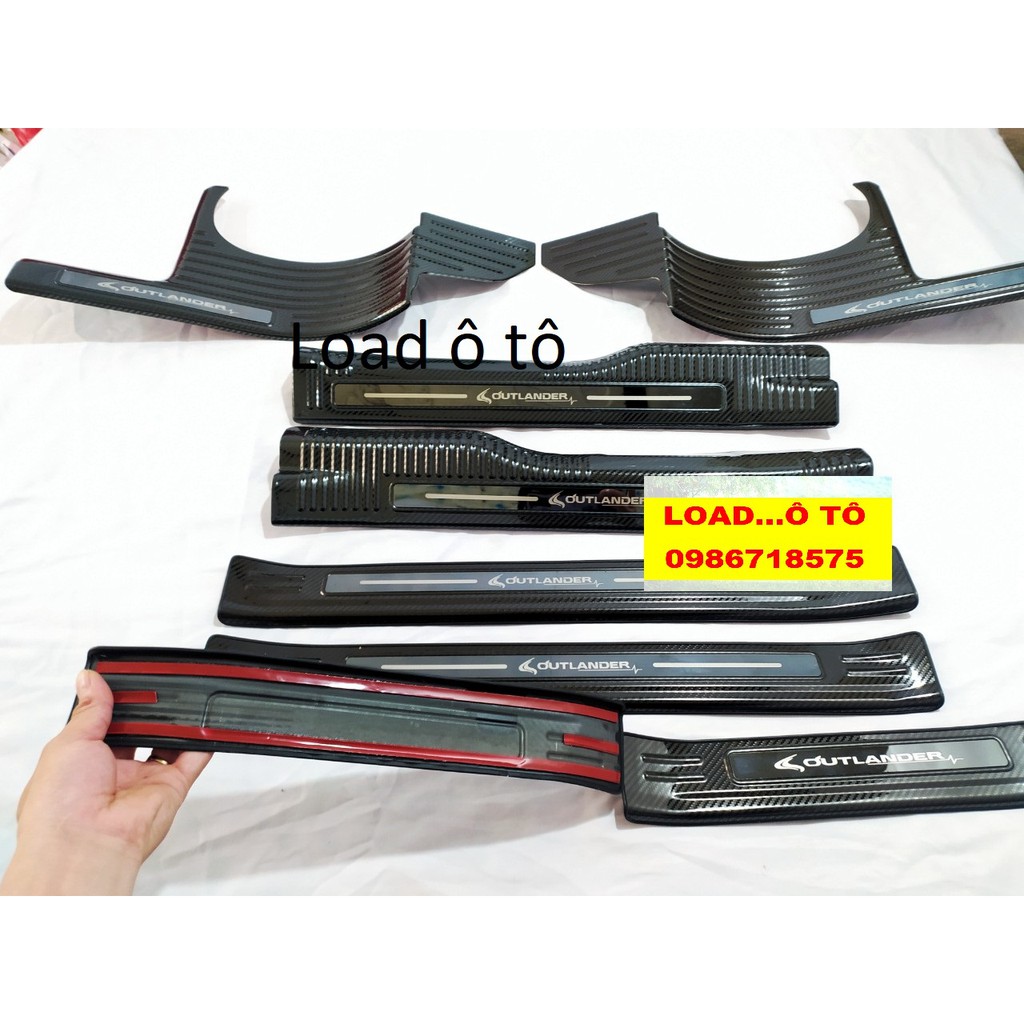 Ốp Bậc Chân, Nẹp Bước Chân Xe Mitsubishi Outlander 2022-2018 Mẫu Carbon Cao Cấp