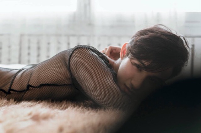 Áo thun lưới unisex dài tay sexy