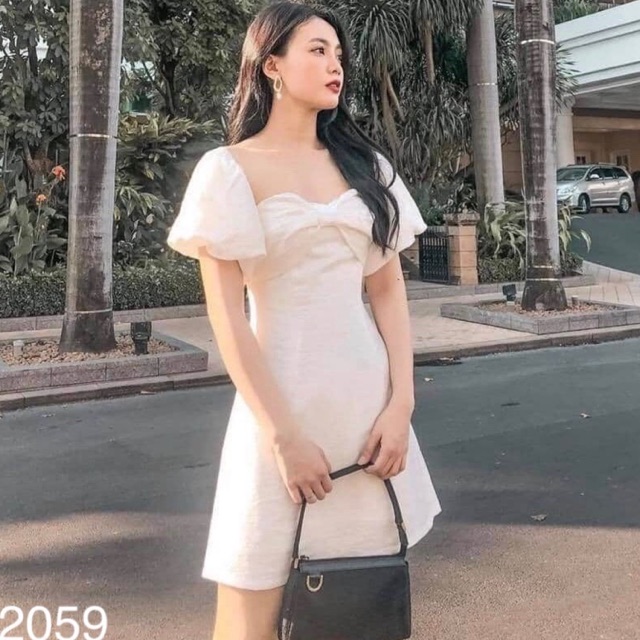 ĐẦM TRẮNG NƠ NGỰC