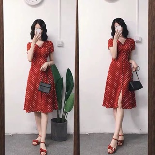Váy chấm bi đỏ