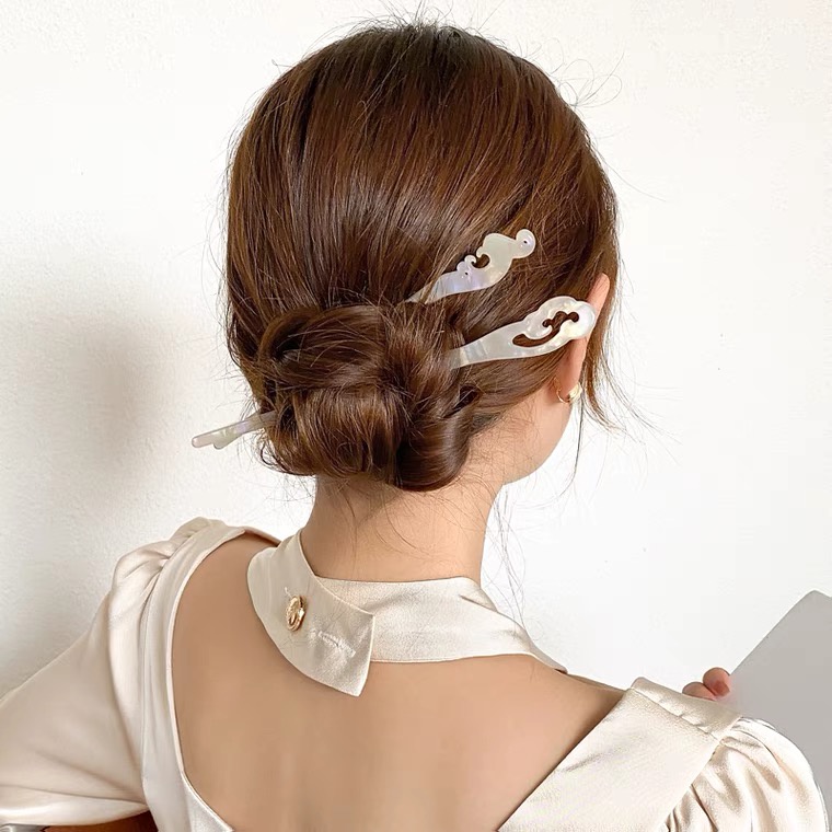 Kẹp Tóc Đính Bóng Lông Đơn Giản Hiện Đại