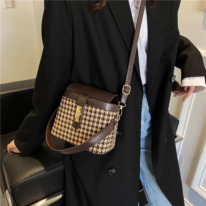 JASMIN NOIR  Túi xách  vải da PU phối len hình vuông nhỏ khóa thời trang cho nữ