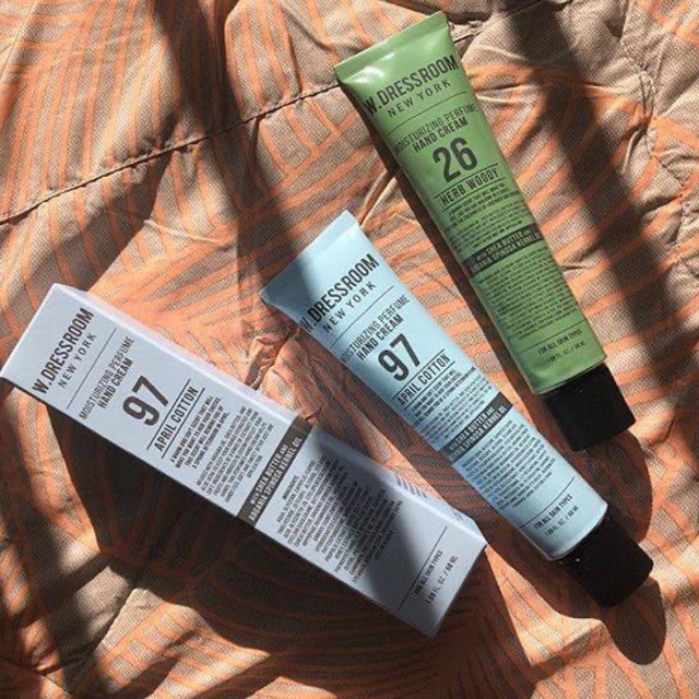 Kem dưỡng da tay W.DRESSROOM Moisturizing Perfume Hand Cream 50ml