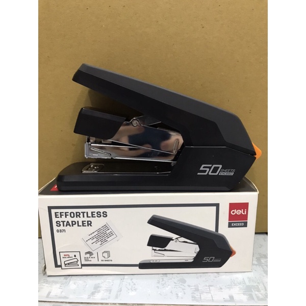 Bấm 50 tờ Deli có trợ lực