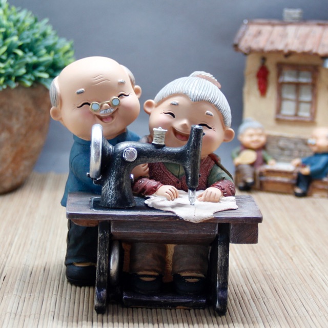Tượng ông bà cùng may áo