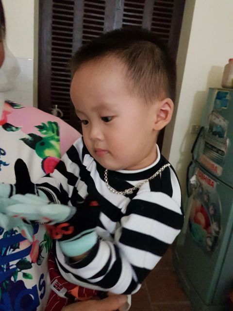 Bao tay len xỏ ngón cho bé 1-2 tuổi