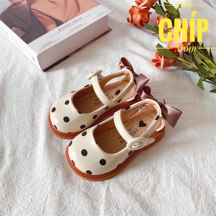 Giày búp bê bé gái sandal bít mũi cho bé da PU mềm chấm bi êm chân nơ lụa xinh xắn QCCC full hộp D11