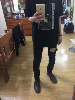 Jeans đen phối zip, rách 1 bên đùi