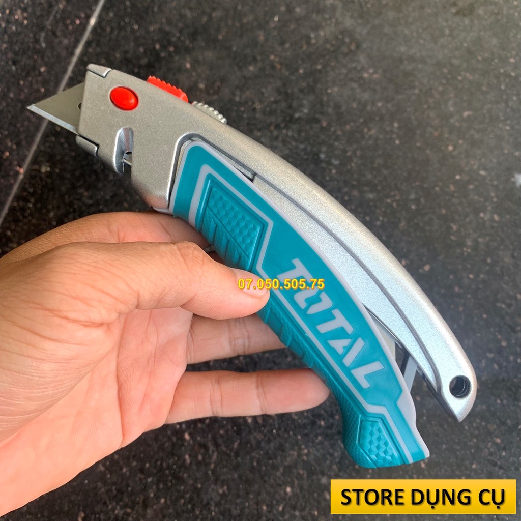 Dao rọc giấy cao cấp TOTAL THT5126128 | Dao cắt đa năng kích thước lưỡi 61x19mm, lưỡi SK5, kèm 6 lưỡi cắt