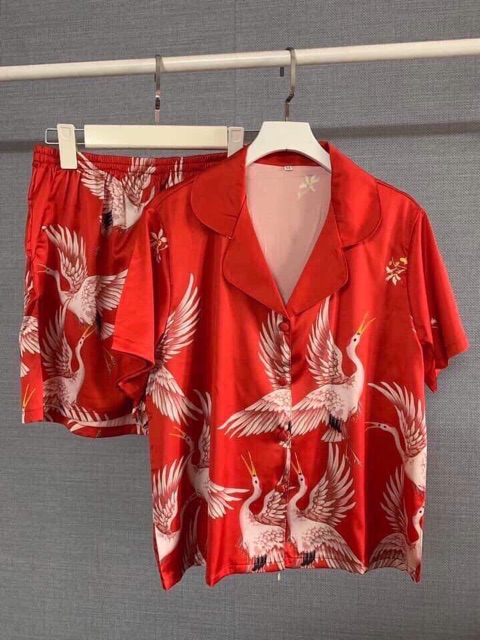 Bộ ngủ lụa hạc tay cộc quần đùi cao cấp