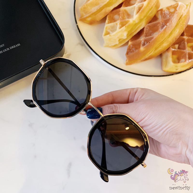 Kính mát nhiều màu sắc phong cách Hàn Quốc xinh xắn cho bé